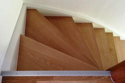 Treppenaustritt nachher